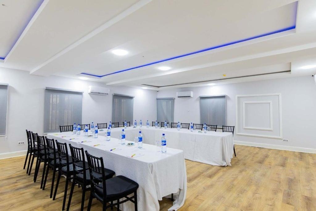 Crownsville Hotel - Airport Road Port Harcourt Eksteriør bilde