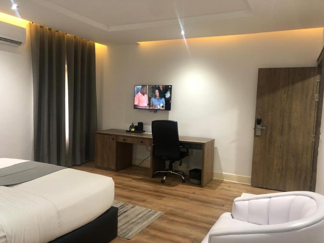 Crownsville Hotel - Airport Road Port Harcourt Eksteriør bilde