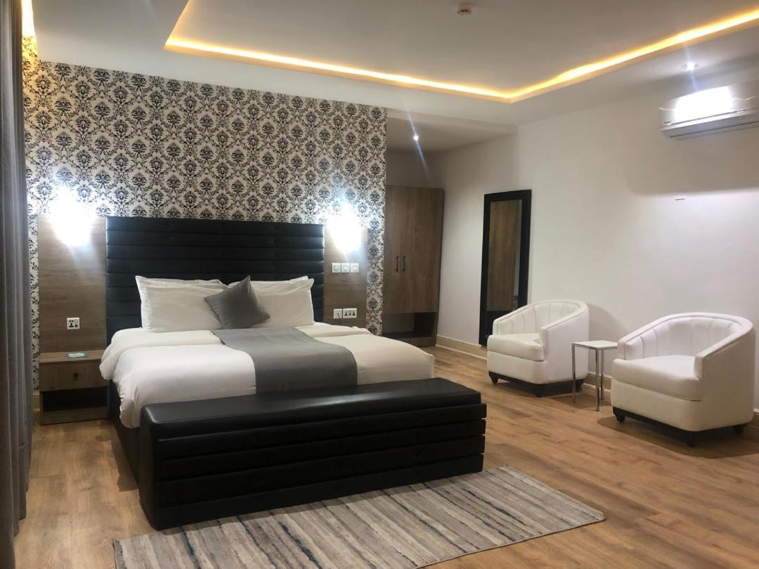 Crownsville Hotel - Airport Road Port Harcourt Eksteriør bilde