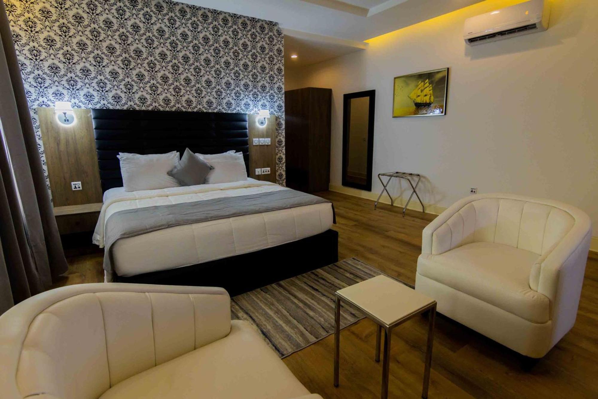 Crownsville Hotel - Airport Road Port Harcourt Eksteriør bilde