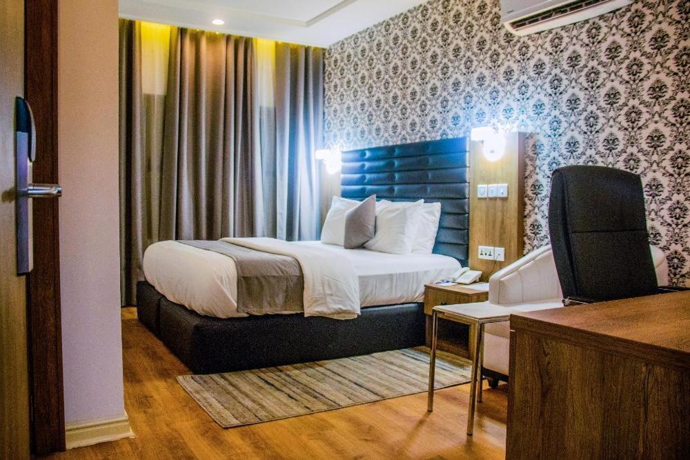 Crownsville Hotel - Airport Road Port Harcourt Eksteriør bilde