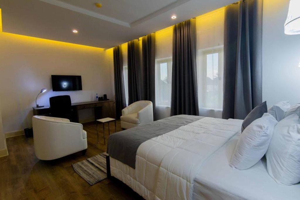 Crownsville Hotel - Airport Road Port Harcourt Eksteriør bilde