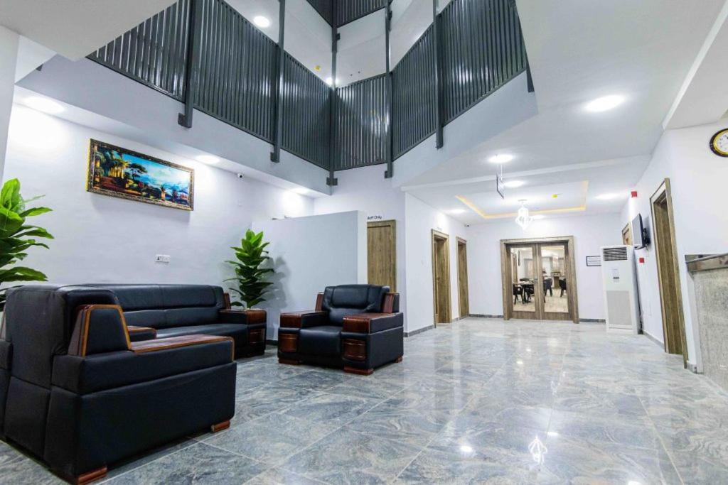 Crownsville Hotel - Airport Road Port Harcourt Eksteriør bilde